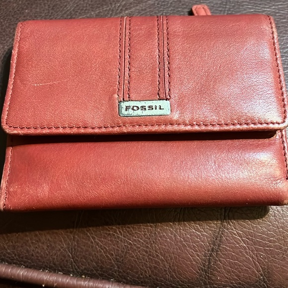 Fossil Ladies Wallet Red 5.25 x 4.5 - Picture 1 of 3